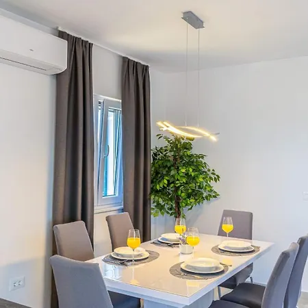 Nikol Apartman Trogir